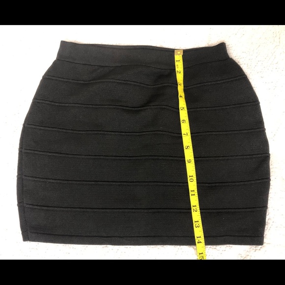 Black Mini Skirt (Fits like a MEDIUM) - Picture 4 of 5